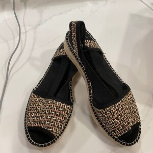 Brand is Toni Pons Sandals, Size is 39, color is black